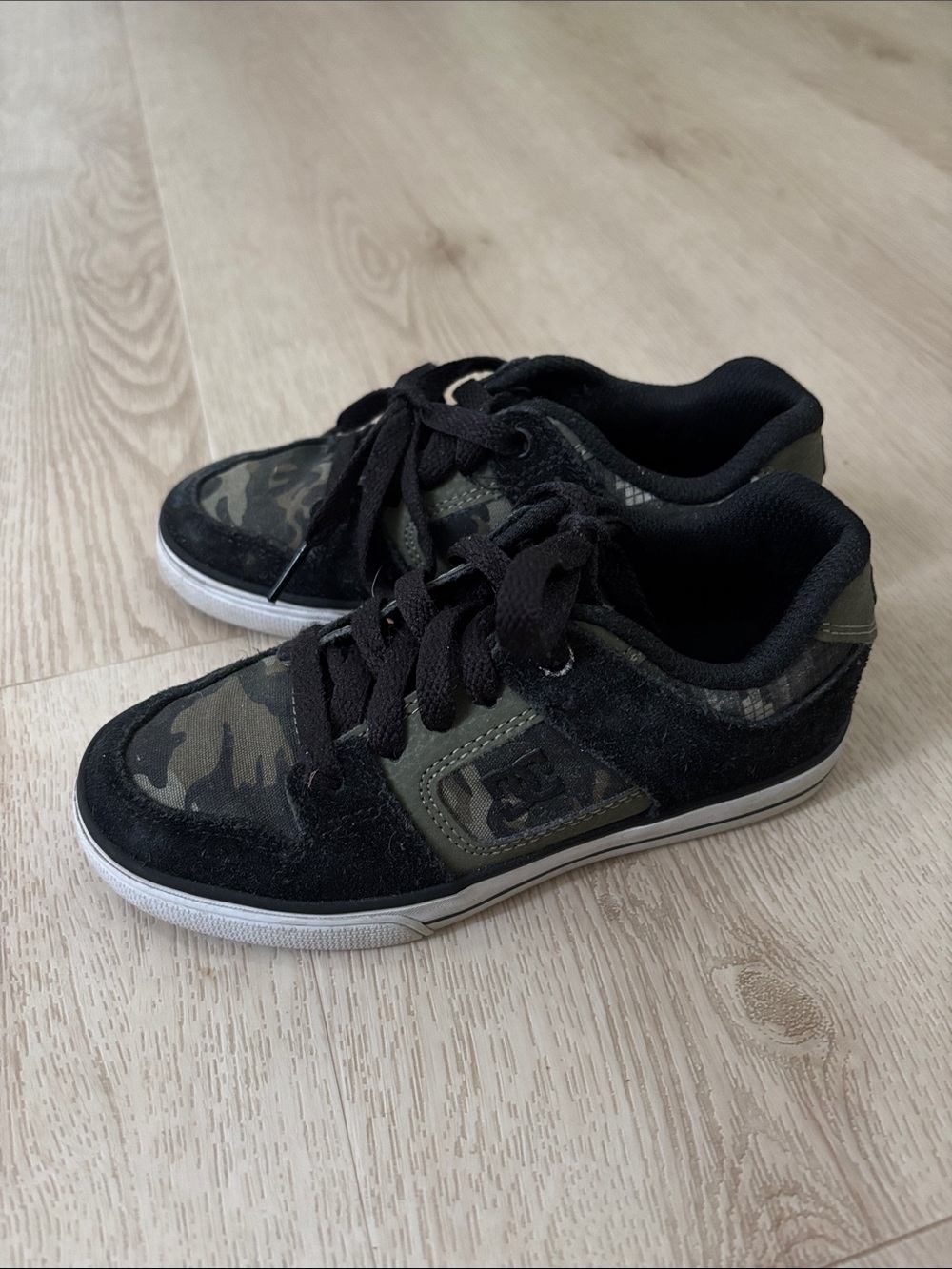 Kids Camouflage Lace-Up Skate Shoes - Black & Olive